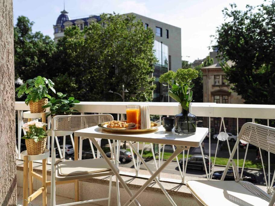 Bright 2Br Apartment - Top Location - City Balcony Bükreş Dış mekan fotoğraf